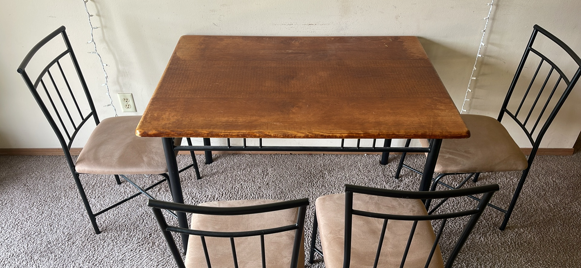 Selling Dinning table and 4 chairs for $60